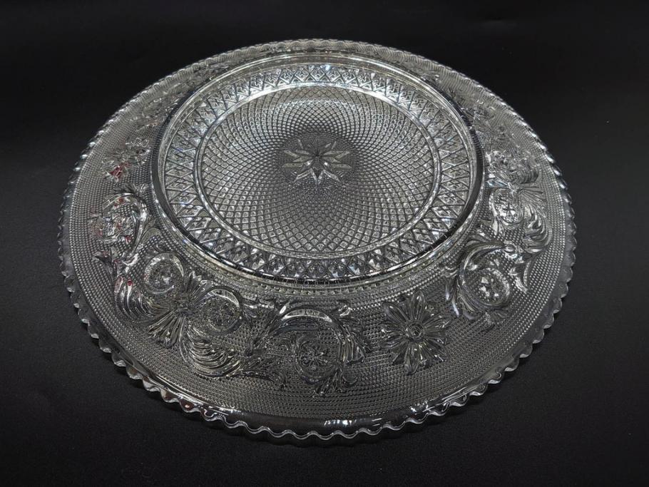 フランス　Baccarat　バカラ　アラベスク　(大)約20cm　(小)約12cm　澄んだ透明感が魅力のプレート4枚セット(小皿、中皿、フルレッドクリスタル、共箱付き)(R-081302)