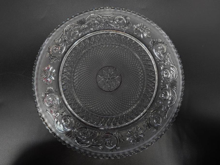 フランス　Baccarat　バカラ　アラベスク　(大)約20cm　(小)約12cm　澄んだ透明感が魅力のプレート4枚セット(小皿、中皿、フルレッドクリスタル、共箱付き)(R-081302)