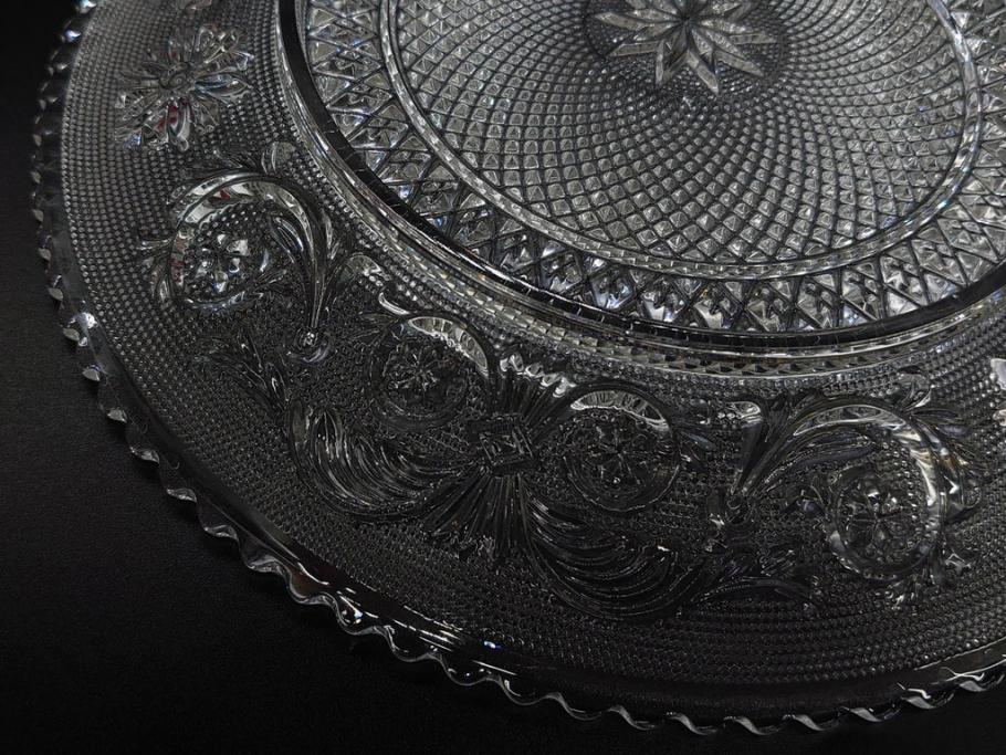 フランス　Baccarat　バカラ　アラベスク　(大)約20cm　(小)約12cm　澄んだ透明感が魅力のプレート4枚セット(小皿、中皿、フルレッドクリスタル、共箱付き)(R-081302)