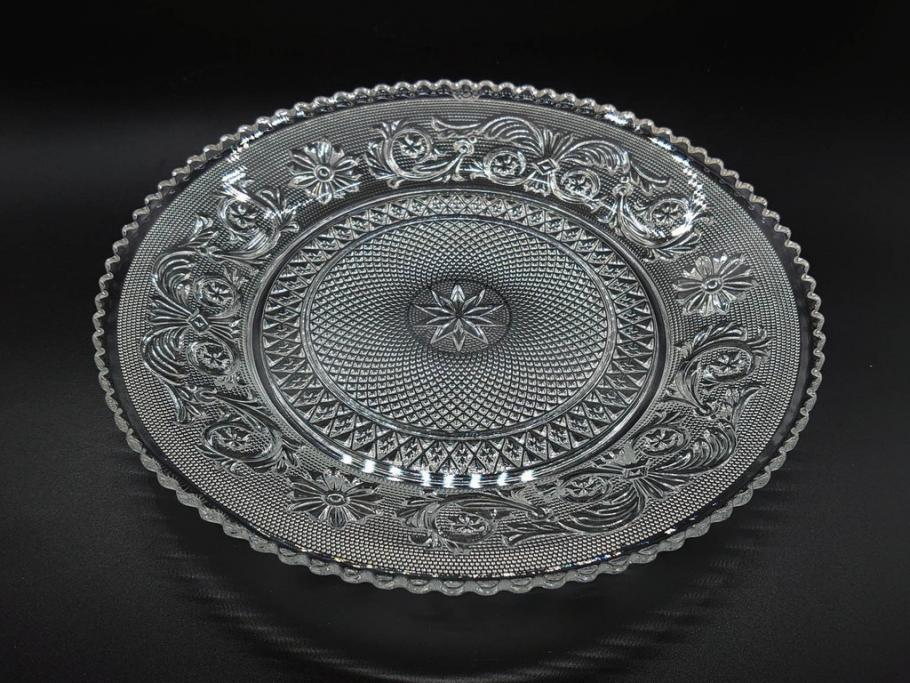 フランス　Baccarat　バカラ　アラベスク　(大)約20cm　(小)約12cm　澄んだ透明感が魅力のプレート4枚セット(小皿、中皿、フルレッドクリスタル、共箱付き)(R-081302)
