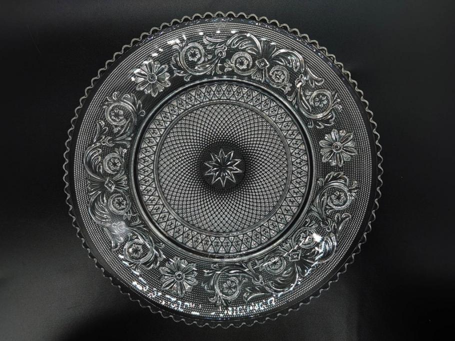 フランス　Baccarat　バカラ　アラベスク　(大)約20cm　(小)約12cm　澄んだ透明感が魅力のプレート4枚セット(小皿、中皿、フルレッドクリスタル、共箱付き)(R-081302)