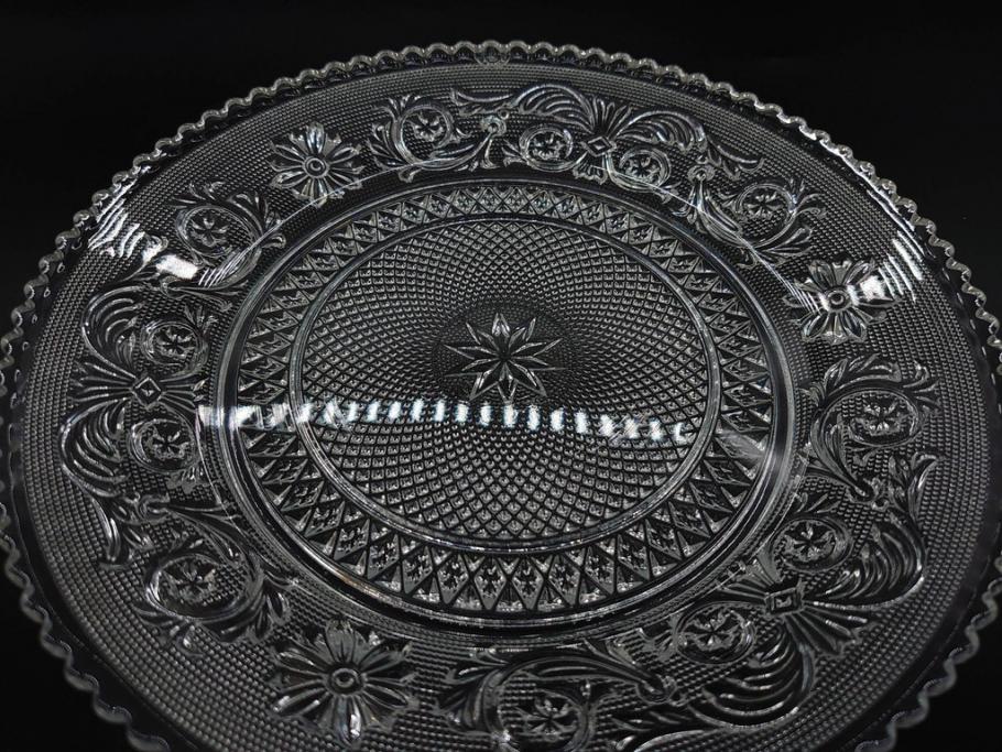 フランス　Baccarat　バカラ　アラベスク　(大)約20cm　(小)約12cm　澄んだ透明感が魅力のプレート4枚セット(小皿、中皿、フルレッドクリスタル、共箱付き)(R-081302)