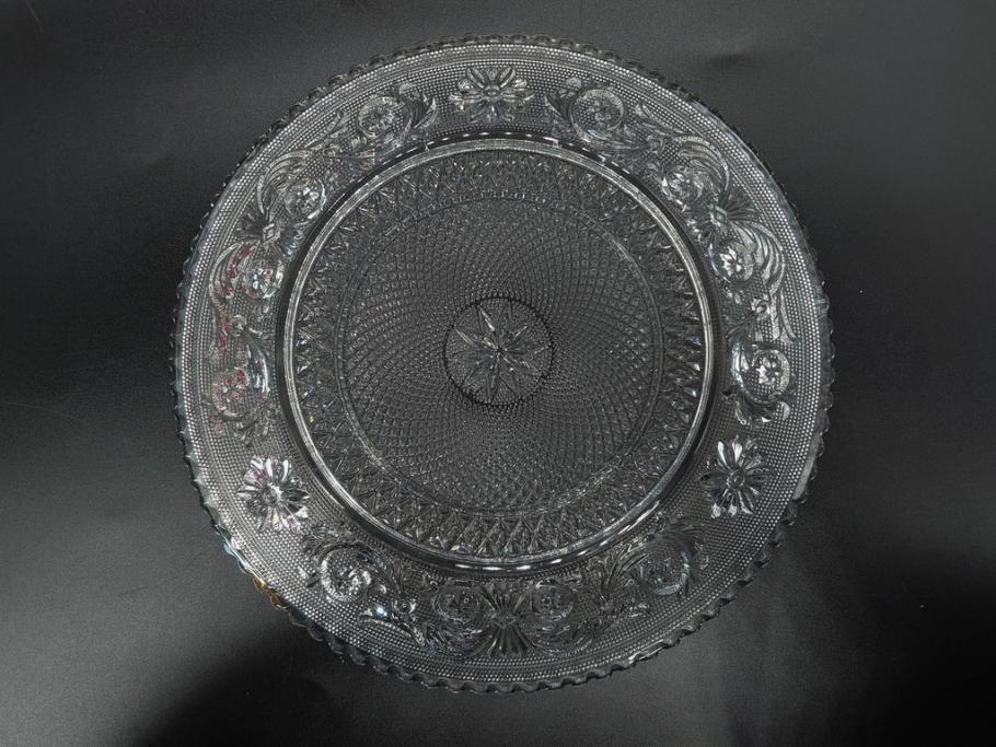 フランス　Baccarat　バカラ　アラベスク　(大)約20cm　(小)約12cm　澄んだ透明感が魅力のプレート4枚セット(小皿、中皿、フルレッドクリスタル、共箱付き)(R-081302)