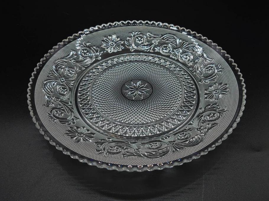 フランス　Baccarat　バカラ　アラベスク　(大)約20cm　(小)約12cm　澄んだ透明感が魅力のプレート4枚セット(小皿、中皿、フルレッドクリスタル、共箱付き)(R-081302)