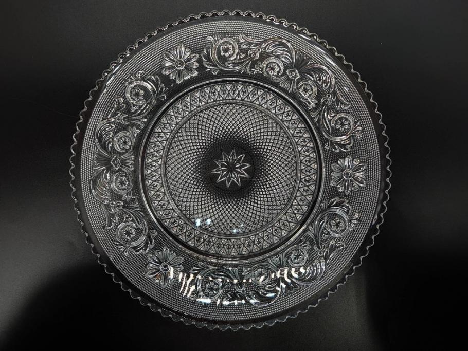 フランス　Baccarat　バカラ　アラベスク　(大)約20cm　(小)約12cm　澄んだ透明感が魅力のプレート4枚セット(小皿、中皿、フルレッドクリスタル、共箱付き)(R-081302)
