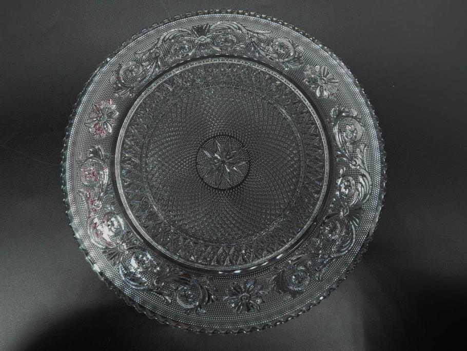 フランス　Baccarat　バカラ　アラベスク　(大)約20cm　(小)約12cm　澄んだ透明感が魅力のプレート4枚セット(小皿、中皿、フルレッドクリスタル、共箱付き)(R-081302)