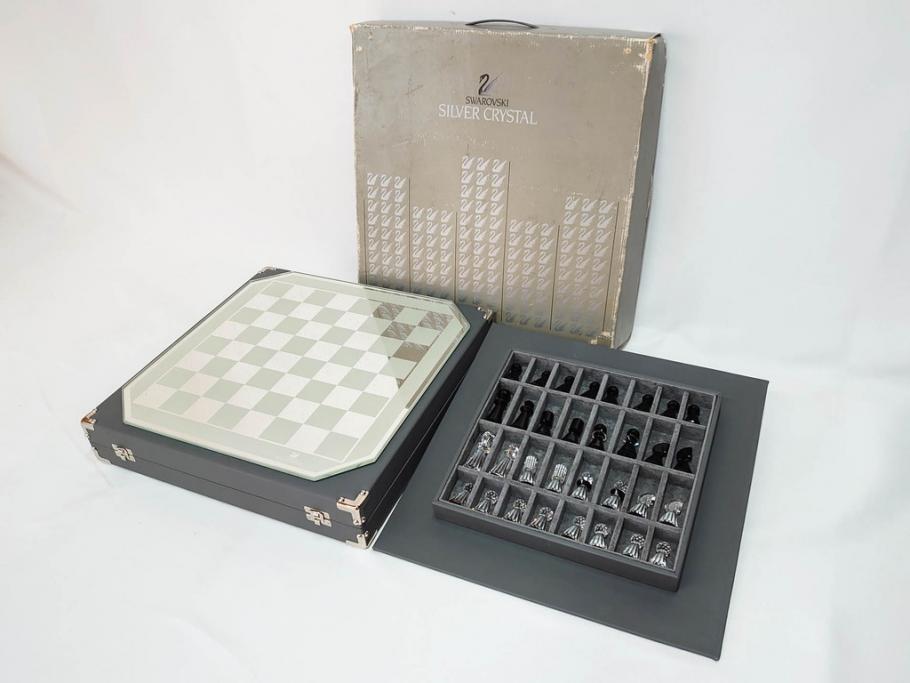 オーストリア　SWAROVSKI(スワロフスキー)　SILVER CRYSTAL(シルバー クリスタル)　チェスセット(チェス盤、駒、ピース、スワン印、ケース付き、外箱付き)(R-081304)
