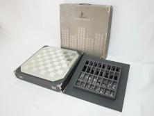 オーストリア　SWAROVSKI(スワロフスキー)　SILVER CRYSTAL(シルバー クリスタル)　チェスセット(チェス盤、駒、ピース、スワン印、ケース付き、外箱付き)(R-081304)