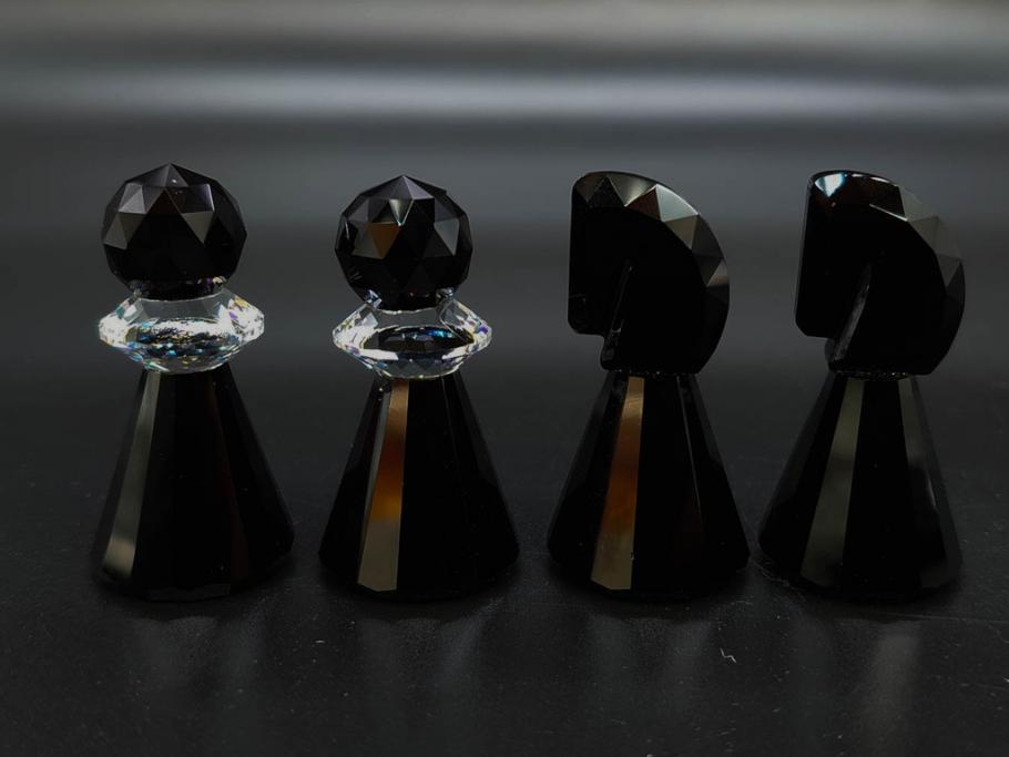 オーストリア　SWAROVSKI(スワロフスキー)　SILVER CRYSTAL(シルバー クリスタル)　チェスセット(チェス盤、駒、ピース、スワン印、ケース付き、外箱付き)(R-081304)