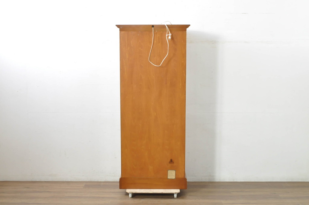 中古　横浜クラシック家具　ダニエル(Daniel)　アーリーアメリカン　A-214　温かみのある空間を演出するキュリオケース(ガラスケース、ショーケース、コレクションケース、ディスプレイケース、キャビネット、飾り棚、戸棚、収納棚、店舗什器)(定価約97万6千円)(R-080345)