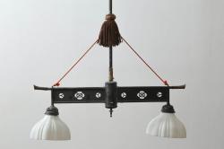 和製アンティーク　ユニークなデザインが目を惹く2灯シャンデリア(天井照明、吊り下げ照明)(R-074897)