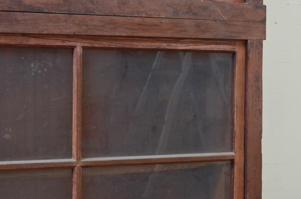 和製アンティーク　古い木味が素敵な昔懐かしい雰囲気の二段重ね収納棚(キャビネット、食器棚、飾り棚、戸棚、ガラスケース)(R-073672)