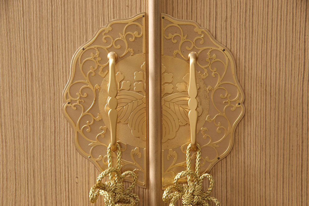 中古　美品　大阪泉州　衣装盆付き　黒檀のアクセントが粋な雰囲気を醸し出す総桐箪笥(桐たんす、衣装箪笥、着物箪笥、引き出し)(R-081410)