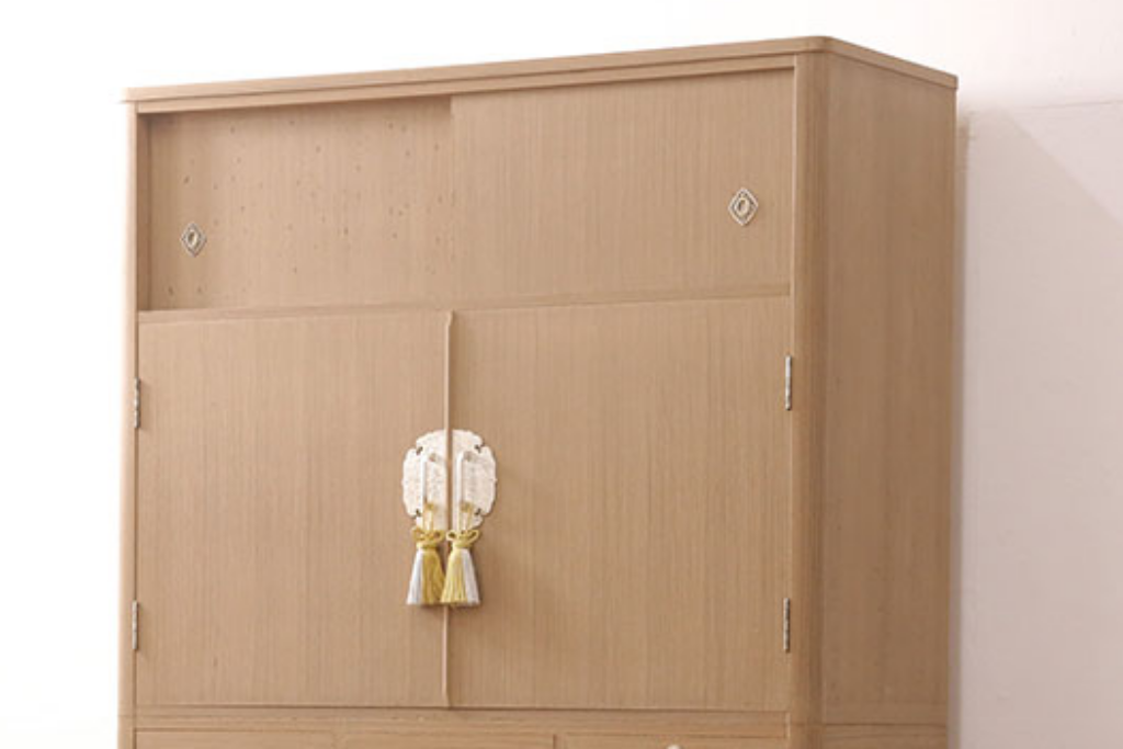 中古　大阪　飾り金具と房飾りが目を惹く泉州総桐箪笥・上段(桐たんす、和タンス、着物箪笥、和箪笥、胴丸)(R-081412)
