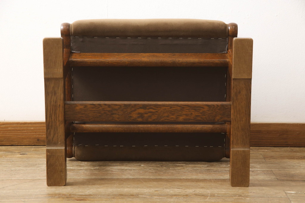 中古　カントリーハウス(秋山木工)　ナラ材　丸みのあるデザインがかわいらしいスツール(チェア、椅子)(R-052366)