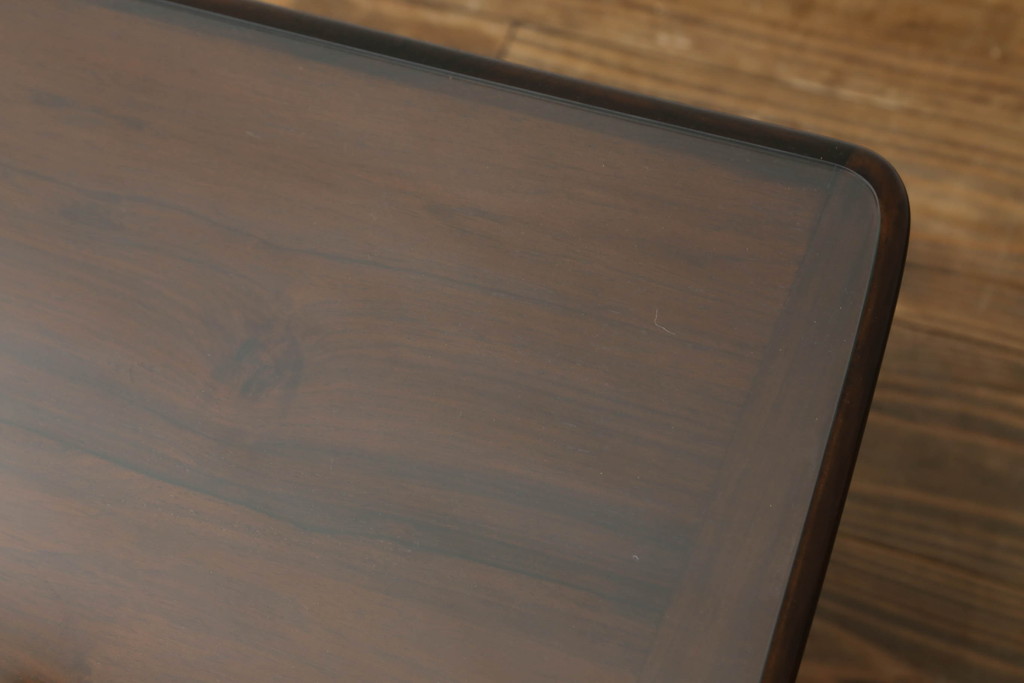 北欧ビンテージ　ノルウェー　S MOBLER(モブラー)　rasmus solberg cabinetmaker norway(ラスムスソルベルグ) 　ローズウッド材　シンプルモダンで曲線の優しいセンターテーブル(ローテーブル、ヴィンテージ)(R-058182)