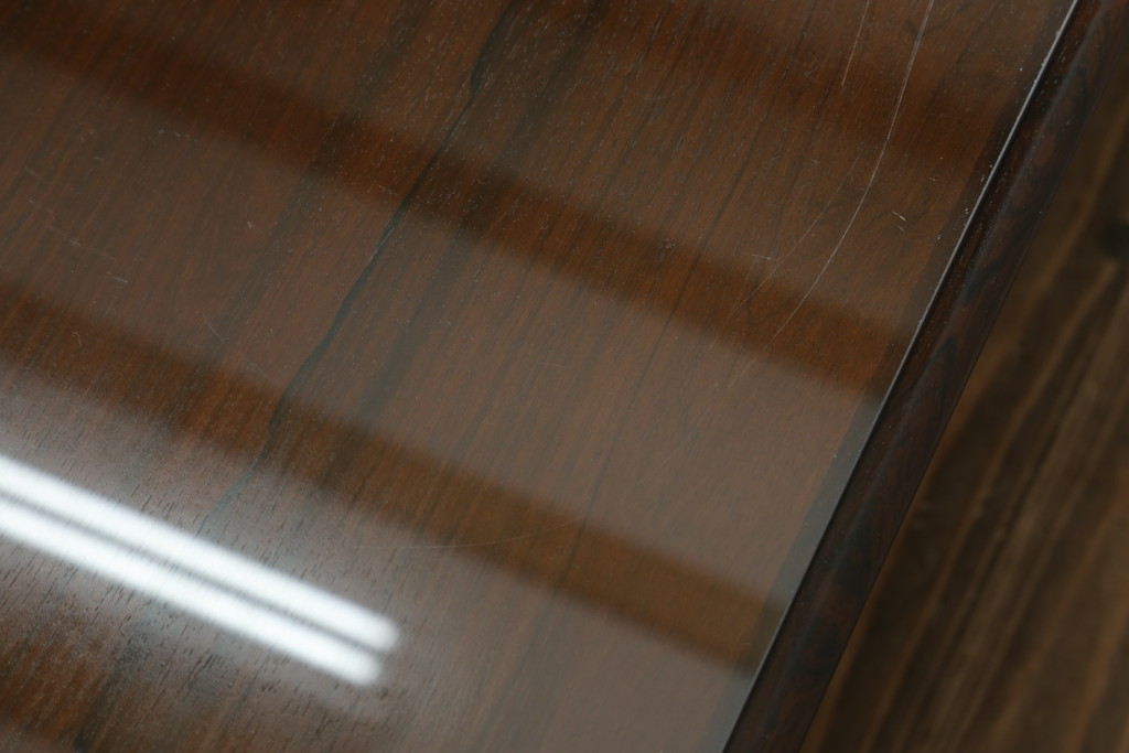 北欧ビンテージ　ノルウェー　S MOBLER(モブラー)　rasmus solberg cabinetmaker norway(ラスムスソルベルグ) 　ローズウッド材　シンプルモダンで曲線の優しいセンターテーブル(ローテーブル、ヴィンテージ)(R-058182)