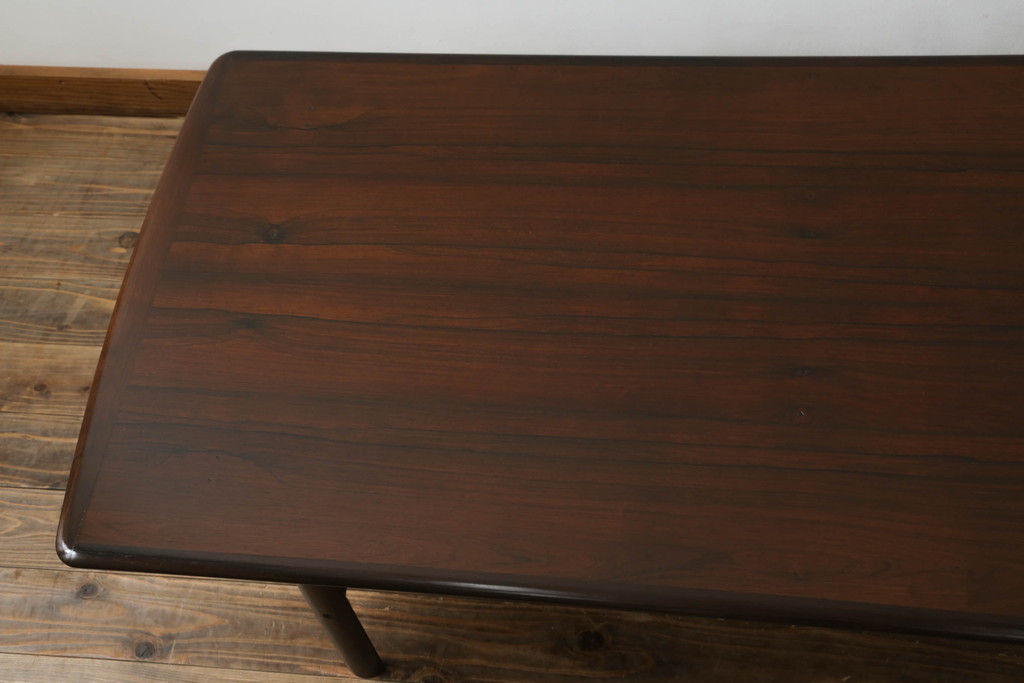 北欧ビンテージ　ノルウェー　S MOBLER(モブラー)　rasmus solberg cabinetmaker norway(ラスムスソルベルグ) 　ローズウッド材　シンプルモダンで曲線の優しいセンターテーブル(ローテーブル、ヴィンテージ)(R-058182)