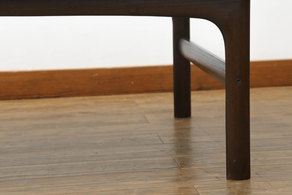 北欧ビンテージ　ノルウェー　S MOBLER(モブラー)　rasmus solberg cabinetmaker norway(ラスムスソルベルグ) 　ローズウッド材　シンプルモダンで曲線の優しいセンターテーブル(ローテーブル、ヴィンテージ)(R-058182)