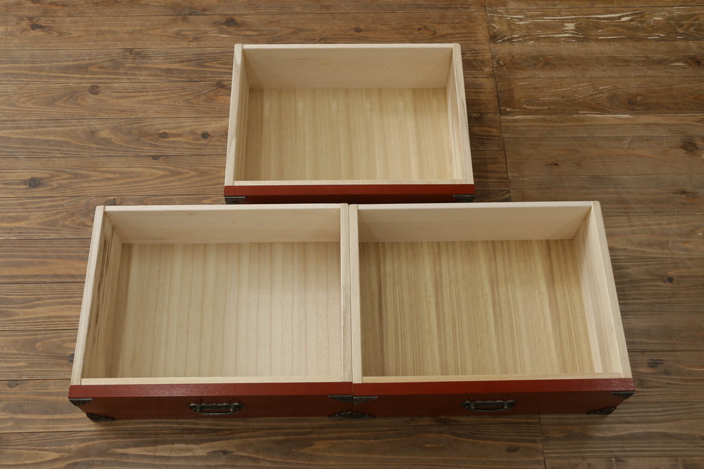 中古　展示品　未使用品　四国・高松　飛鳥欅箪笥　艶やかな朱色が魅力的な箪笥ローチェスト(和たんす、衣装タンス、収納箪笥、引き出し、ローボード、テレビ台、TVボード)(R-080240)