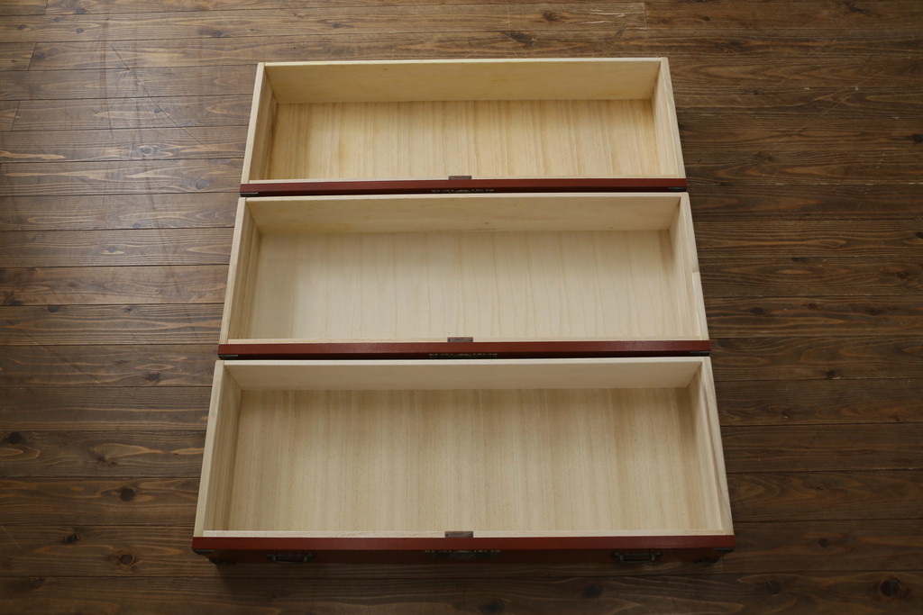 中古　展示品　未使用品　四国・高松　飛鳥欅箪笥　艶やかな朱色が魅力的な箪笥ローチェスト(和たんす、衣装タンス、収納箪笥、引き出し、ローボード、テレビ台、TVボード)(R-080240)