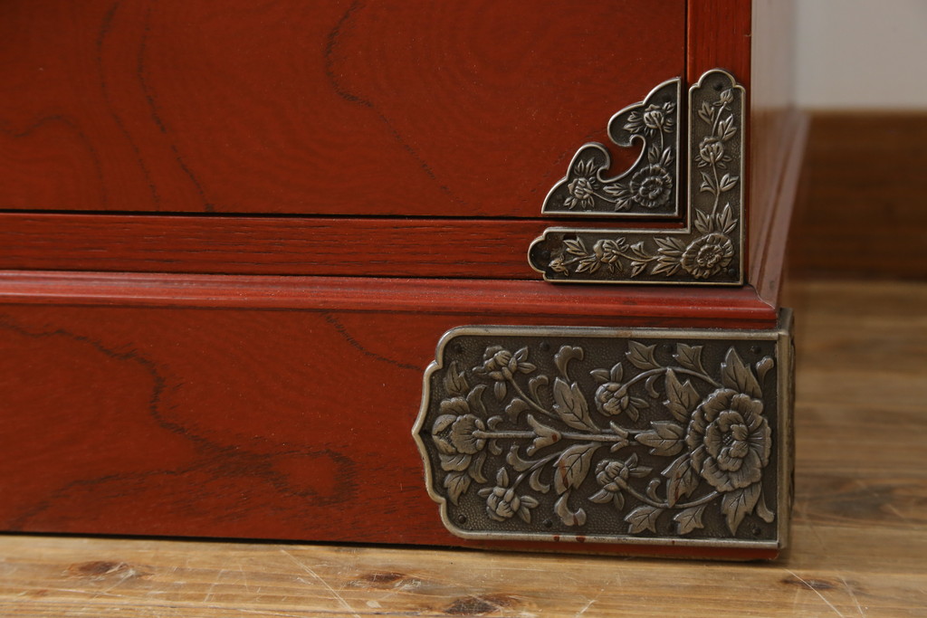 中古　展示品　未使用品　四国・高松　飛鳥欅箪笥　艶やかな朱色が魅力的な箪笥ローチェスト(和たんす、衣装タンス、収納箪笥、引き出し、ローボード、テレビ台、TVボード)(R-080240)