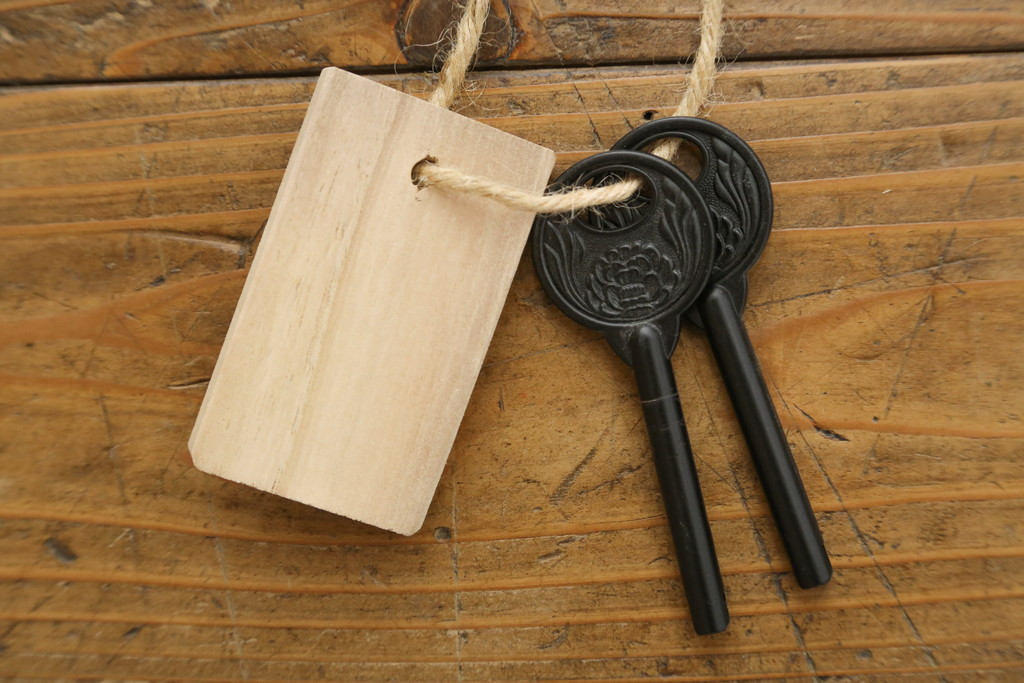 中古　展示品　未使用品　四国・高松　飛鳥欅箪笥　艶やかな朱色が魅力的な箪笥ローチェスト(和たんす、衣装タンス、収納箪笥、引き出し、ローボード、テレビ台、TVボード)(R-080240)