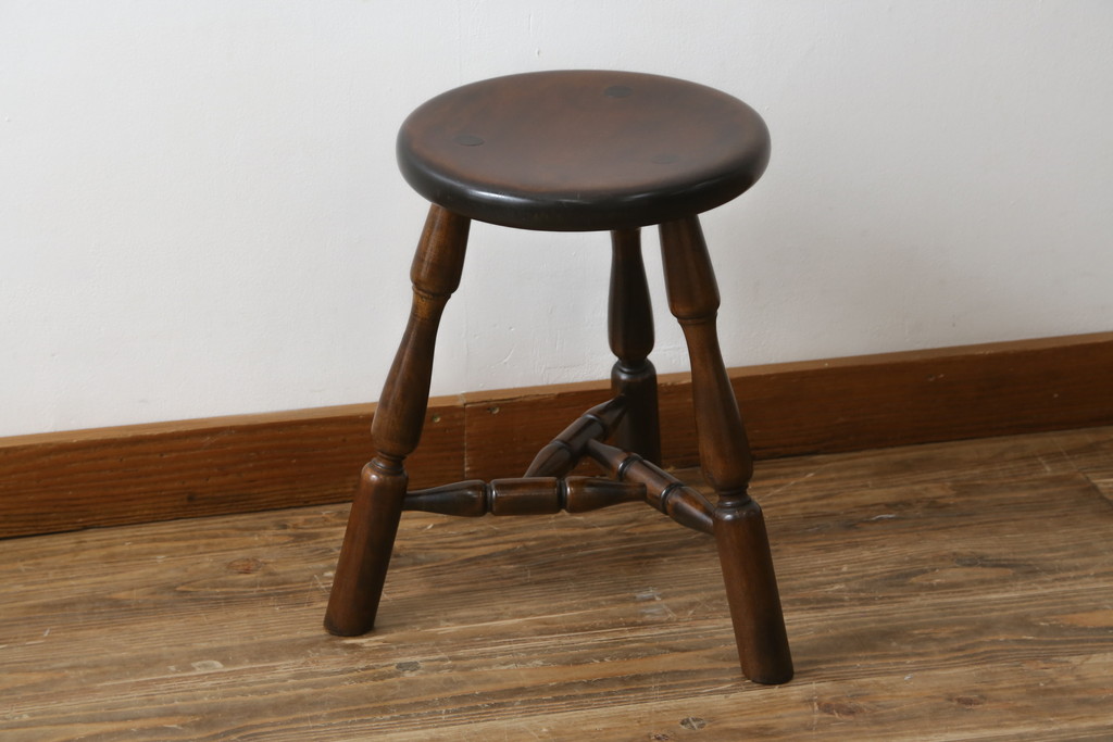 中古　美品　松本民芸家具　丸みを帯びたフォルムが可愛らしい三脚スツール(丸椅子、イス、板座チェア、花台、飾り台)(R-080429)