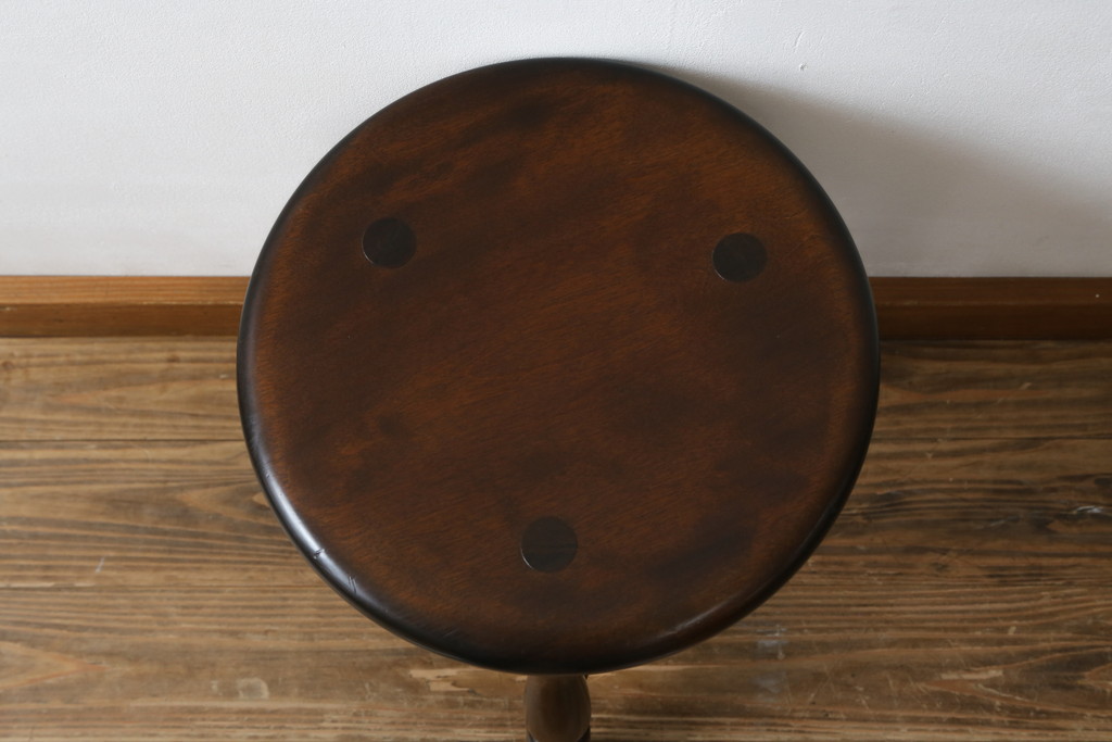 中古　美品　松本民芸家具　丸みを帯びたフォルムが可愛らしい三脚スツール(丸椅子、イス、板座チェア、花台、飾り台)(R-080429)