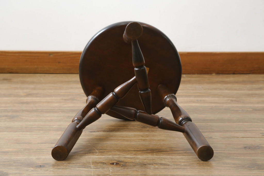 中古　美品　松本民芸家具　丸みを帯びたフォルムが可愛らしい三脚スツール(丸椅子、イス、板座チェア、花台、飾り台)(R-080429)