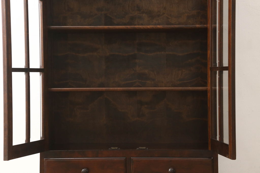 中古　国産民芸家具　クラシカルな佇まいが魅力的なブックケース(本棚、書棚、本箱、収納棚、戸棚)(R-054629)