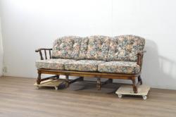 中古　美品　カリモク家具(karimoku)　COLONIAL(コロニアル)シリーズ　クラシカルな佇まいが魅力的な3人掛けソファ(三人掛け、3Pソファ)(R-080324)