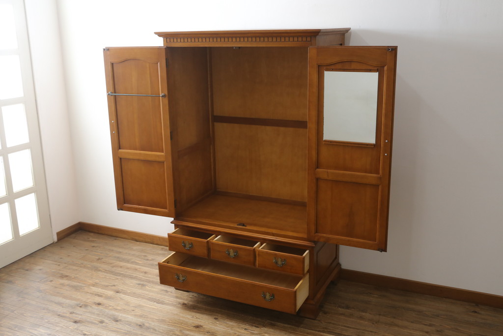 中古　美品　横浜ダニエル(daniel)　アーリーアメリカンシリーズ　気品ある佇まいが魅力的なワードローブ(洋服タンス、収納棚、戸棚、キャビネット)(定価約100万円)(R-079266)