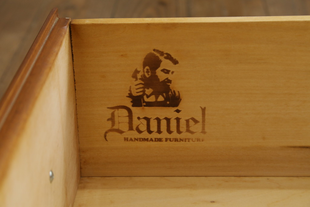 中古　美品　横浜ダニエル(daniel)　アーリーアメリカンシリーズ　気品ある佇まいが魅力的なワードローブ(洋服タンス、収納棚、戸棚、キャビネット)(定価約100万円)(R-079266)