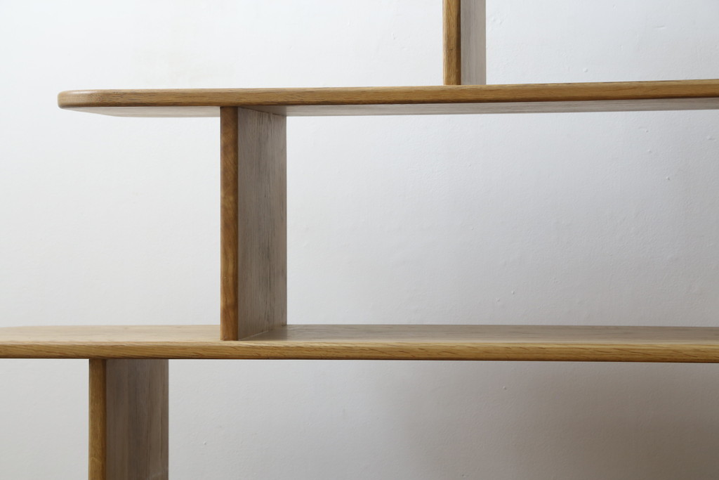 中古　希少な絶版品!　ACME Furniture(アクメファニチャー)　POCATELLO　SHELF(ポカテロ　シェルフ)-2018　アシンメトリーなデザインがお洒落な飾り棚(オープンラック、ディスプレイラック、陳列棚、店舗什器)(R-077693)