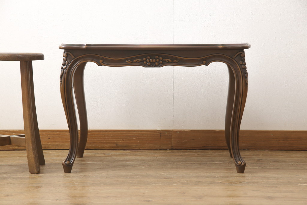 中古　カリモク家具(karimoku)　domani(ドマーニ)　Louis(ルイ)XVシリーズ　 曲線が美しいサイドテーブル(センターテーブル、ローテーブル、コンソールテーブル)(R-052262)