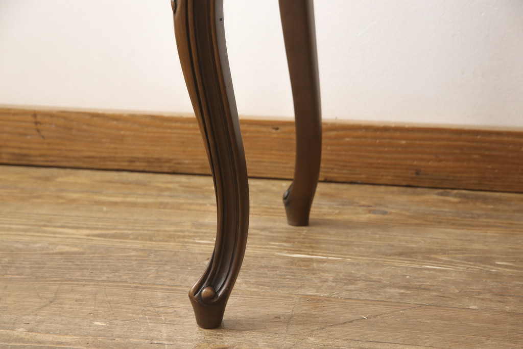 中古　カリモク家具(karimoku)　domani(ドマーニ)　Louis(ルイ)XVシリーズ　曲線が美しいサイドテーブル(センターテーブル、ローテーブル、コンソールテーブル)(R-052262)