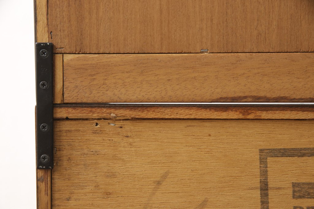 デンマークビンテージ　ローズウッド突き板　Erik Brouer(エリック・ブロイヤー) デザイン　ガラス扉のモダンなキャビネット(食器棚、カップボード、収納棚、ヴィンテージ)(R-055695)