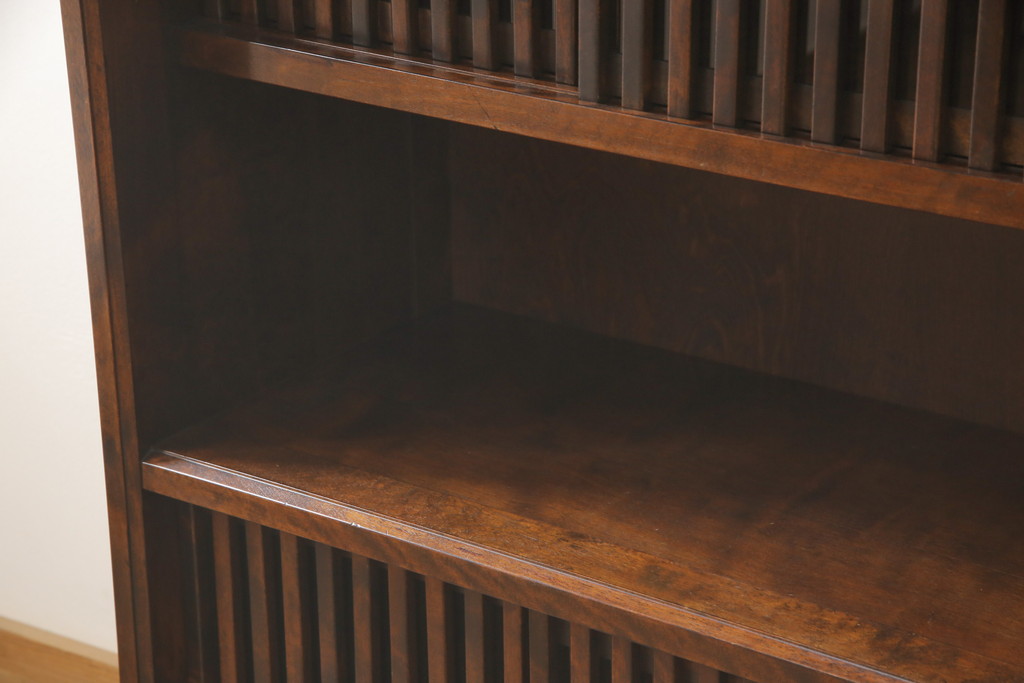 中古　美品　九州民芸家具　シックでモダンなデザインのサイドボード(収納棚、戸棚、食器棚、茶棚)(R-055696)