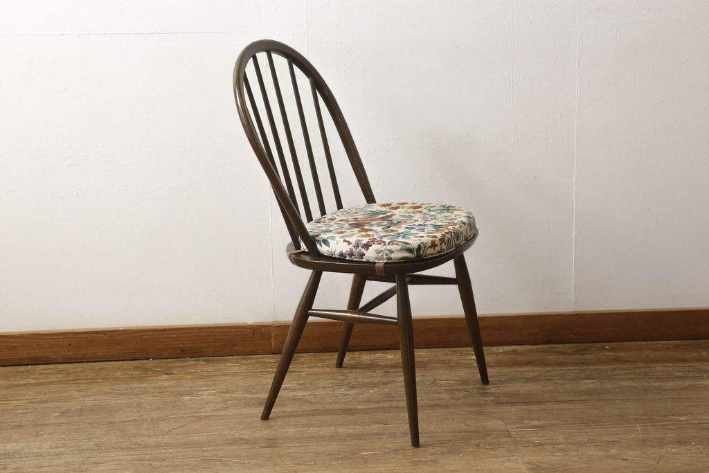 イギリスビンテージ　ERCOL(アーコール)　ナチュラルテイストのお部屋におすすめ! シンプルなクッション付きフープバックチェア(ウィンザーチェア、板座チェア、椅子、イス、1人掛け、ヴィンテージ、ウインザーチェア)(R-059539)