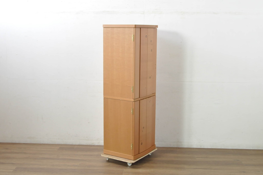 中古　未使用展示品　桜模様と明るい色合いが軽やかな雰囲気を醸し出す照明付きのモダン仏壇(床置き仏壇、家具調仏壇、祭壇、戸棚、収納棚)(定価約40万円)(R-080361)