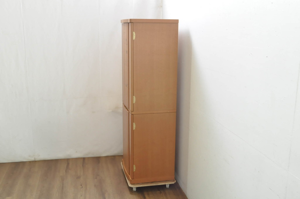 中古　未使用展示品　桜模様と明るい色合いが軽やかな雰囲気を醸し出す照明付きのモダン仏壇(床置き仏壇、家具調仏壇、祭壇、戸棚、収納棚)(定価約40万円)(R-080361)