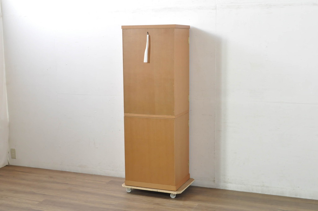 中古　未使用展示品　桜模様と明るい色合いが軽やかな雰囲気を醸し出す照明付きのモダン仏壇(床置き仏壇、家具調仏壇、祭壇、戸棚、収納棚)(定価約40万円)(R-080361)