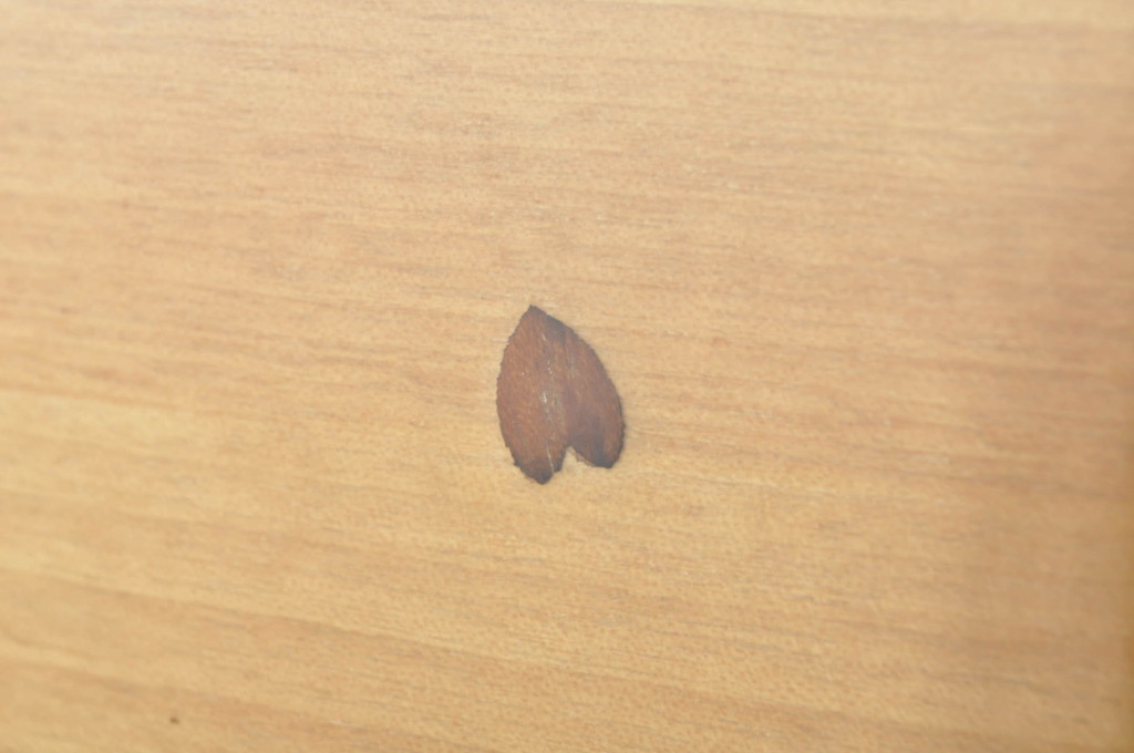 中古　未使用展示品　桜模様と明るい色合いが軽やかな雰囲気を醸し出す照明付きのモダン仏壇(床置き仏壇、家具調仏壇、祭壇、戸棚、収納棚)(定価約40万円)(R-080361)