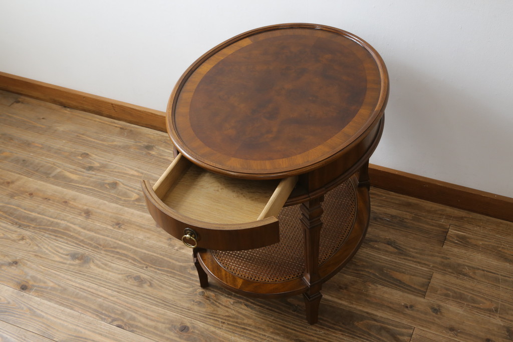 中古　美品!!　DREXEL HERITAGE(ドレクセルヘリテイジ)　Cameo Classics(キャメオクラシックス)　上品な佇まいが魅力の引き出し付きサイドテーブル(ナイトテーブル、エンドテーブル、ローテーブル、花台、飾り台)(R-068479)