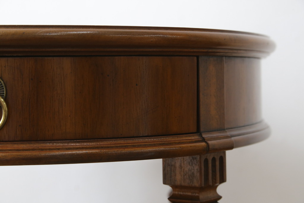 中古　美品!!　DREXEL HERITAGE(ドレクセルヘリテイジ)　Cameo Classics(キャメオクラシックス)　上品な佇まいが魅力の引き出し付きサイドテーブル(ナイトテーブル、エンドテーブル、ローテーブル、花台、飾り台)(R-068479)