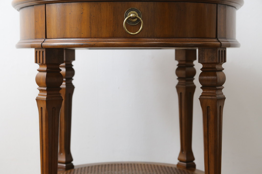中古　美品!!　DREXEL HERITAGE(ドレクセルヘリテイジ)　Cameo Classics(キャメオクラシックス)　上品な佇まいが魅力の引き出し付きサイドテーブル(ナイトテーブル、エンドテーブル、ローテーブル、花台、飾り台)(R-068479)