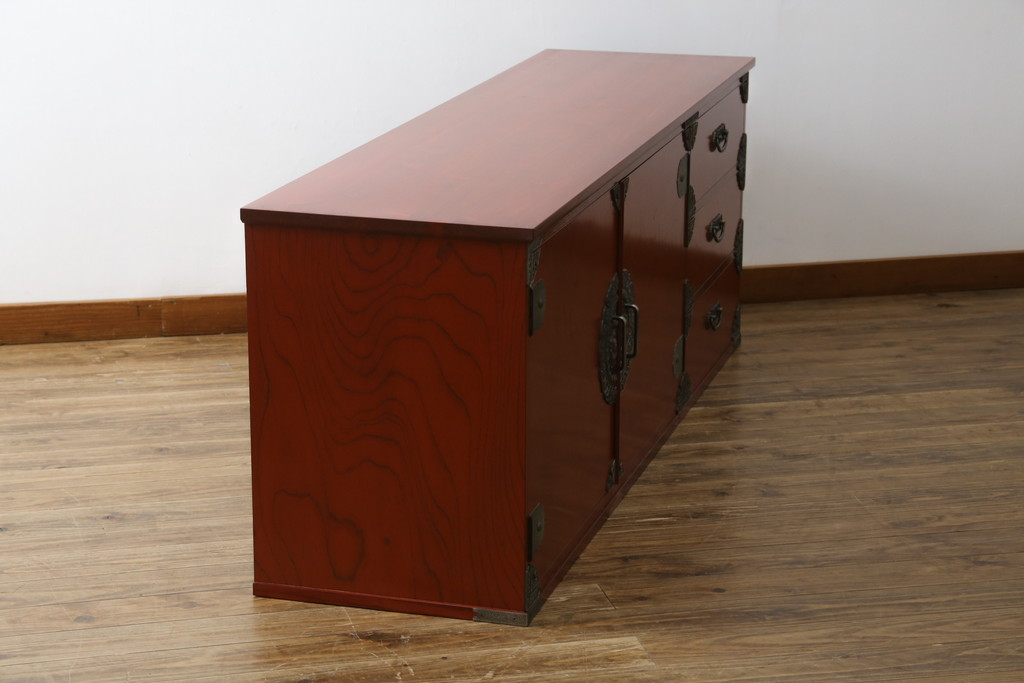 中古　展示品　未使用品　四国・高松　飛鳥欅箪笥　艶やかな朱色が魅力的な箪笥ローボード(引き出し、ローチェスト、リビングボード、テレビボード、テレビ台)(R-080239)