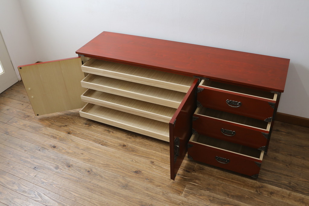 中古　展示品　未使用品　四国・高松　飛鳥欅箪笥　艶やかな朱色が魅力的な箪笥ローボード(引き出し、ローチェスト、リビングボード、テレビボード、テレビ台)(R-080239)