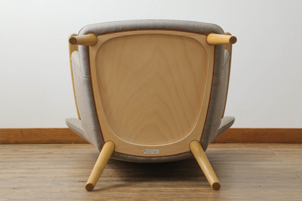 中古　美品　北欧家具　デンマーク　CARL HANSEN & SON(カール・ハンセン&サン)　Hans J Wegner(ハンス・J・ウェグナー)デザイン　CH78 MAMA BEAR CHAIR　2021年購入　洗練されたデザインが魅力的なネックピロー付きラウンジチェア(アームチェア、椅子、イス、北欧)(定価約70万円)(R-072839)